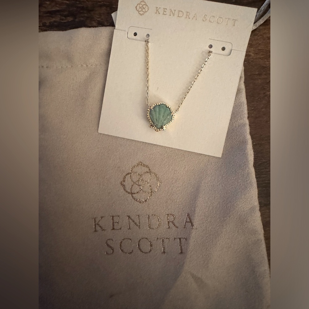 Kendra Scott Brynne Gold Shell Short Pendant Necklace